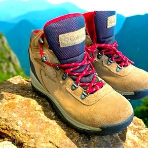 Columbia hiking boots 7.5 women’s